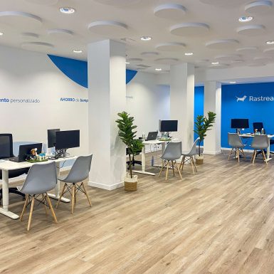 Rastreator abre su primera oficina en su apuesta por ser una plataforma de ayuda multicanal