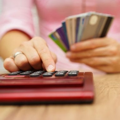 Tarjeta de crédito vs débito: ¿qué se puede hacer con cada una?