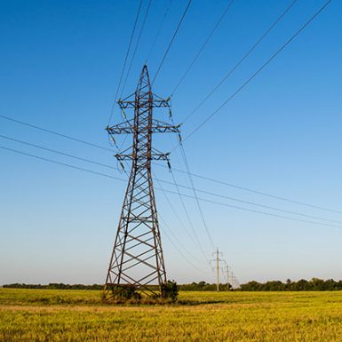 ¿Qué diferencia hay entre la empresa comercializadora y la distribuidora de electricidad?