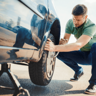 Cómo cambiar los neumáticos del coche en 8 pasos