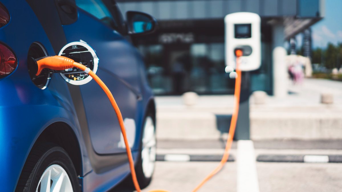 Tener un coche eléctrico: ¿Qué puesto ocupa España entre los países más caros del mundo? 2 Motor16 cargador publico coche electrico Motor16
