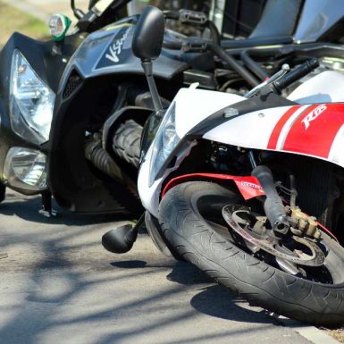 ¿Vale la pena comprar una moto accidentada?
