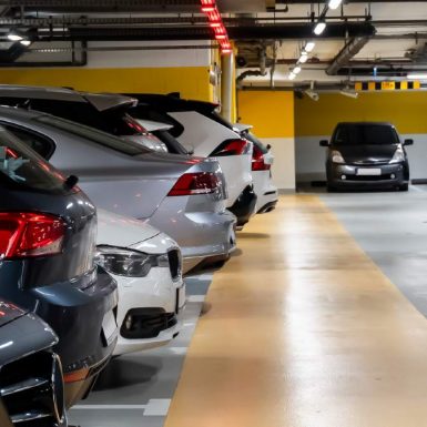 ¿El seguro de coche cubre los golpes que se producen en el garaje?