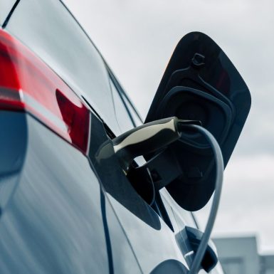Cinco marcas de coches eléctricos lanzan descuentos de hasta 7.000 euros
