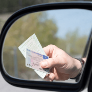 ¿Qué papeles hay que llevar en el coche?