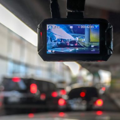 ¿Puedes instalar una cámara de vigilancia en el coche?