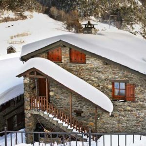 Rastreator.com, casa con el tejado nevado