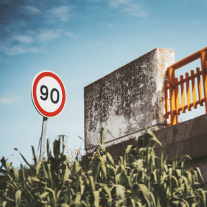 ¿Cuál es el límite de velocidad en las diferentes carreteras de España?