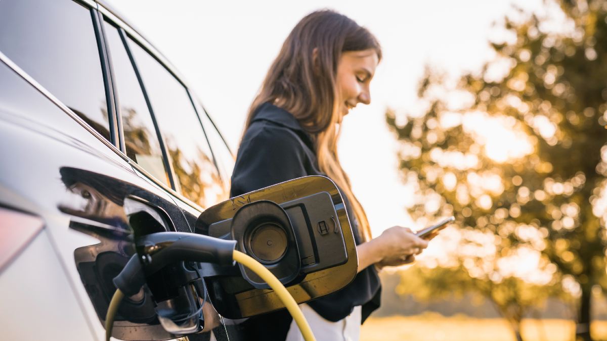 Los españoles prefieren los coches de gasolina a los eléctricos