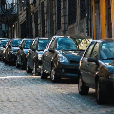 ¿Te pueden multar por no mover el coche?