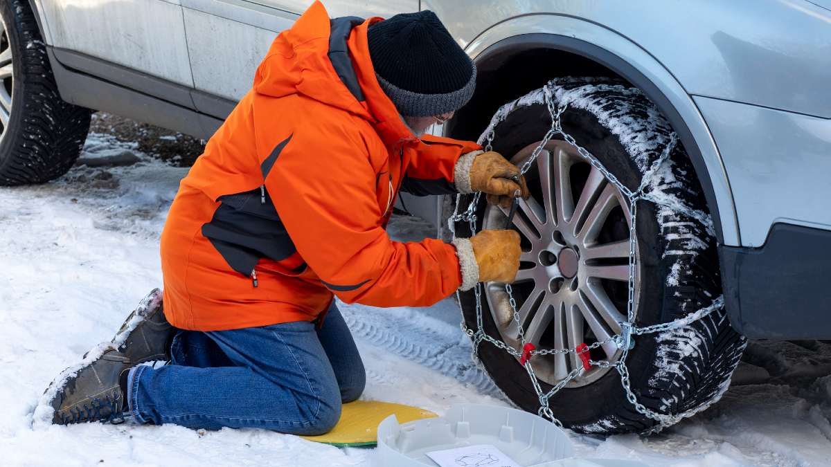 Cadenas para el coche o neumáticos de invierno: todo lo que hay que saber  para conducir con seguridad sobre nieve o hielo