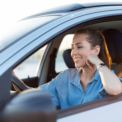 Precio medio de los seguros de coche: combustión, eléctricos e híbridos