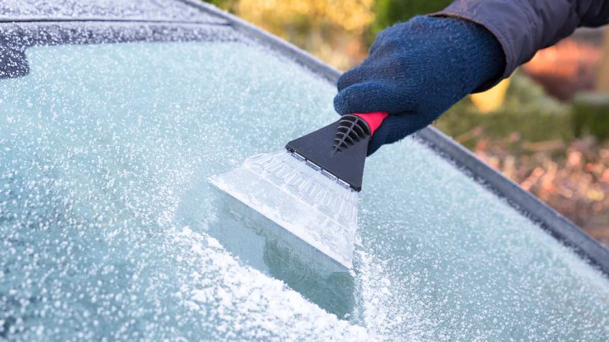 Cómo quitar hielo o nieve del coche