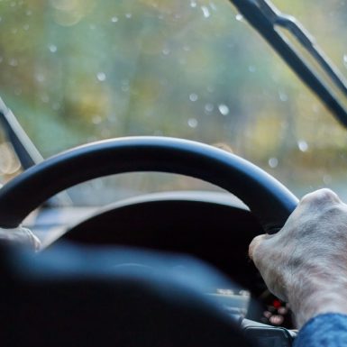 Cómo funciona el sensor de lluvia en un vehículo